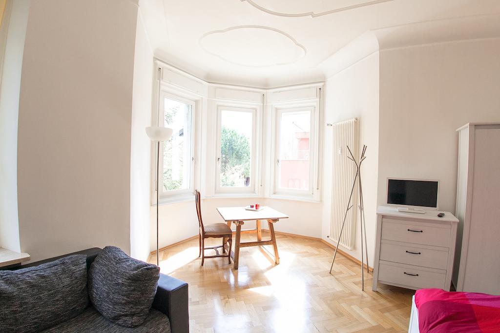 Villa Anita Rooms Болзано Стая снимка