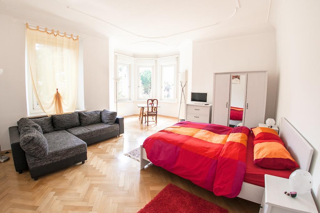 Villa Anita Rooms Болзано Стая снимка