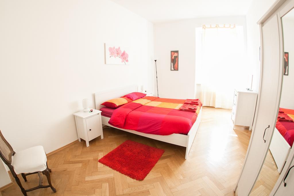 Villa Anita Rooms Болзано Стая снимка